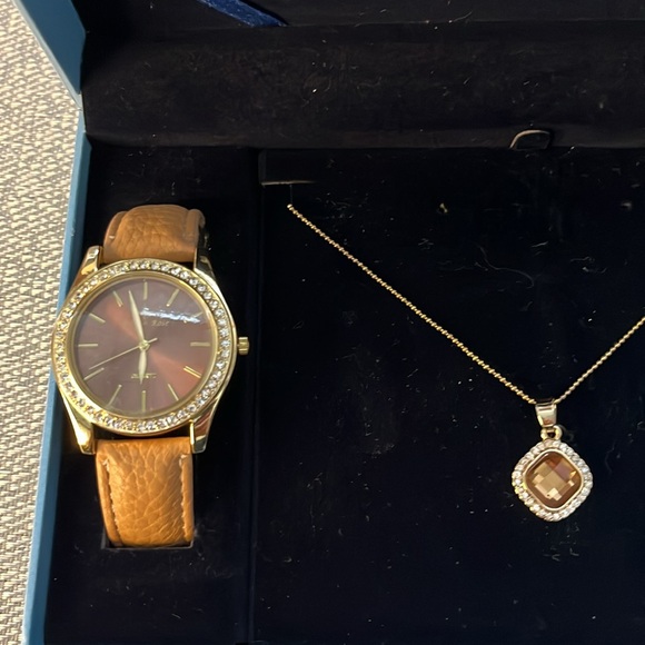 Bella & Rose Watch and Necklace Set - new in box - Picture 4 of 10
